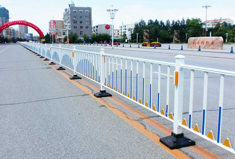 ml米兰体育平台:路面残钉、护栏空缺！信宜这些路段出行要留心